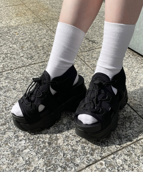 one wayザッカ（ワンウェイザッカ）の「厚底 ボリュームソールスポーツサンダル（サンダル・レディース・ホワイト/ブラック×ホワイト/ブラック・SMALL/LARGE/MEDIUM/X-LARGE）」の17枚目の写真