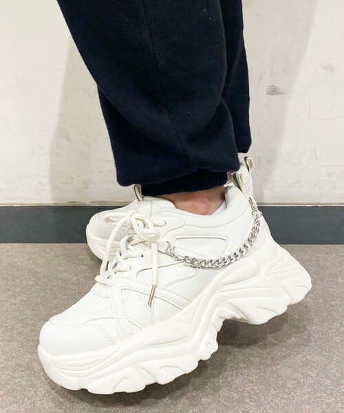 cs T&P(シーエスティーアンドピー)の「【2WAYチェーン付き】軽量ボリュームソール厚底スニーカー(スニーカー・レディース・ブラック/ベージュ/ホワイト/キャメル/ダークブラウン・S/M/L/LL)」の2枚目の写真