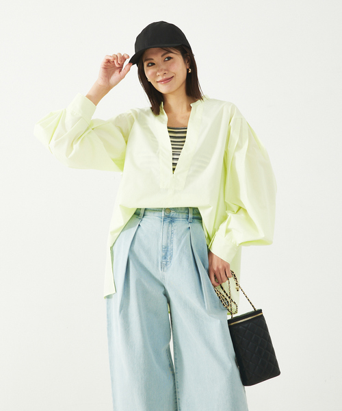 abahouse mavie（アバハウスマヴィ）の「袖タック深Vネックシャツ（シャツ/ブラウス・レディース・ホワイト/ダークネイビー/レモンイエロー・フリー）」の11枚目の写真