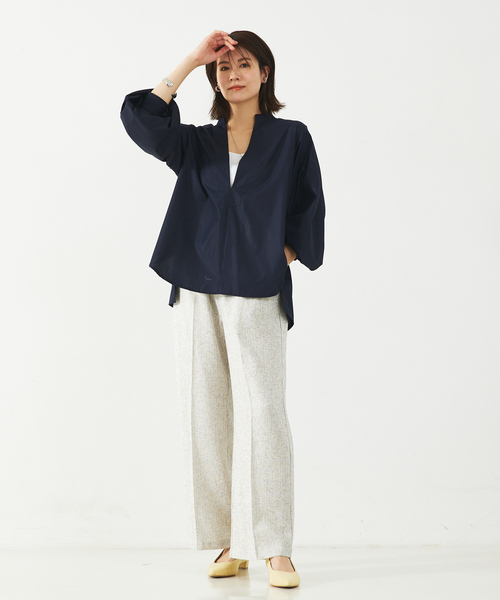 abahouse mavie（アバハウスマヴィ）の「袖タック深Vネックシャツ（シャツ/ブラウス・レディース・ホワイト/ダークネイビー/レモンイエロー・フリー）」の13枚目の写真
