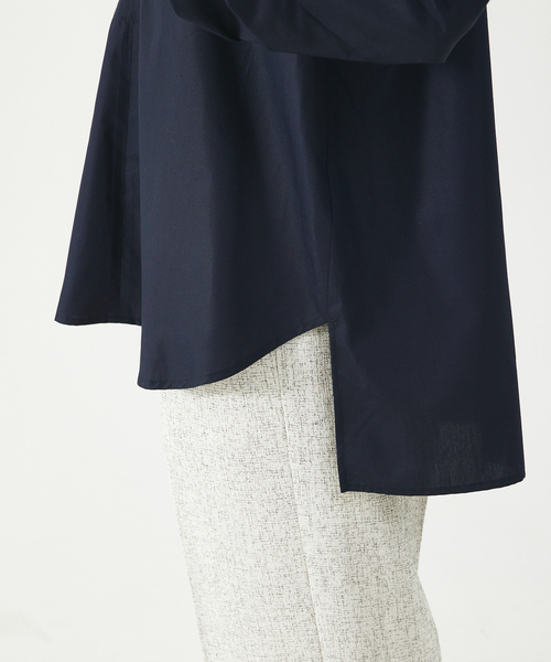 abahouse mavie（アバハウスマヴィ）の「袖タック深Vネックシャツ（シャツ/ブラウス・レディース・ホワイト/ダークネイビー/レモンイエロー・フリー）」の4枚目の写真