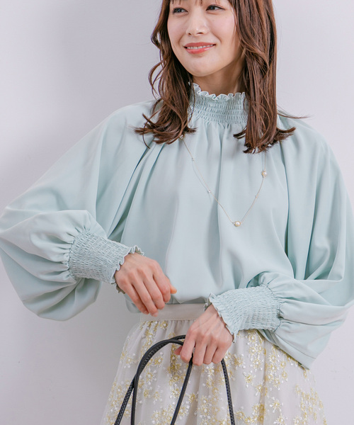 Jayro(ジャイロ)の「シャーリングフリルブラウス(シャツ/ブラウス・レディース・ライトグリーン/ピンク/キナリ/ネイビー・M)」の1枚目の写真