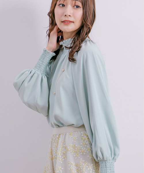 Jayro(ジャイロ)の「シャーリングフリルブラウス(シャツ/ブラウス・レディース・ライトグリーン/ピンク/キナリ/ネイビー・M)」の8枚目の写真