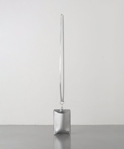 UNITED ARROWS（ユナイテッドアローズ）の「ストラップ モバイルケース（スマホケース/カバー・レディース・オフホワイト/シルバー/ブラック/ロイヤルブルー・FREE）」の4枚目の写真