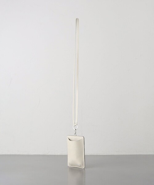 UNITED ARROWS（ユナイテッドアローズ）の「ストラップ モバイルケース（スマホケース/カバー・レディース・オフホワイト/シルバー/ブラック/ロイヤルブルー・FREE）」の7枚目の写真