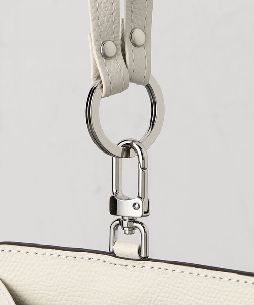 UNITED ARROWS（ユナイテッドアローズ）の「ストラップ モバイルケース（スマホケース/カバー・レディース・オフホワイト/シルバー/ブラック/ロイヤルブルー・FREE）」の9枚目の写真