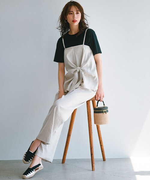23区 S(ニジュウサンクチイサイサイズ)の「【洗える】リネンレーヨンストレッチ キャミソール ブラウス(シャツ/ブラウス・レディース・ブラック系/ベージュ系・32)」の7枚目の写真