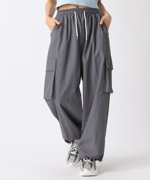 FOREVER 21（フォーエバー トゥエンティーワン）の「【2024SS】ナイロンカーゴパンツ（カーゴパンツ・レディース・グレー/ブラック/ピンク/イエロー・FREE）」の3枚目の写真