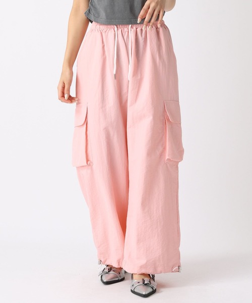 FOREVER 21（フォーエバー トゥエンティーワン）の「【2024SS】ナイロンカーゴパンツ（カーゴパンツ・レディース・グレー/ブラック/ピンク/イエロー・FREE）」の4枚目の写真