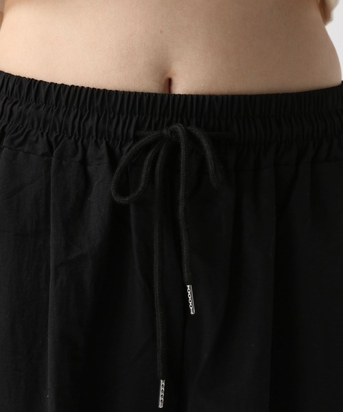 FOREVER 21（フォーエバー トゥエンティーワン）の「【2024SS】ナイロンカーゴパンツ（カーゴパンツ・レディース・グレー/ブラック/ピンク/イエロー・FREE）」の7枚目の写真