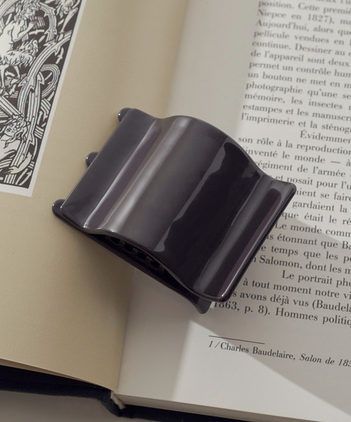 GOLDY（ゴールディ）の「ワイド ウェーブ アセチ ヘアー クリップ（バレッタ/ヘアクリップ・レディース・ブルー/パープル/オレンジ/マスタード/ブラウン/ライトグレー/ホワイト/ダークブラウン/グリーン/ブラック/チャコール/グレー・FREE）」の5枚目の写真