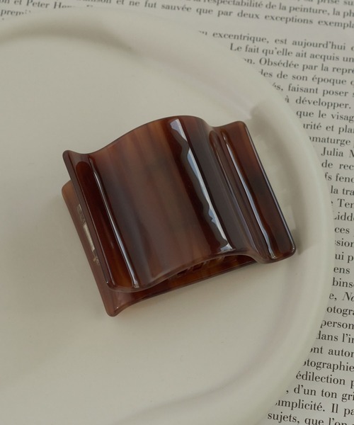 GOLDY（ゴールディ）の「ワイド ウェーブ アセチ ヘアー クリップ（バレッタ/ヘアクリップ・レディース・ブルー/パープル/オレンジ/マスタード/ブラウン/ライトグレー/ホワイト/ダークブラウン/グリーン/ブラック/チャコール/グレー・FREE）」の15枚目の写真