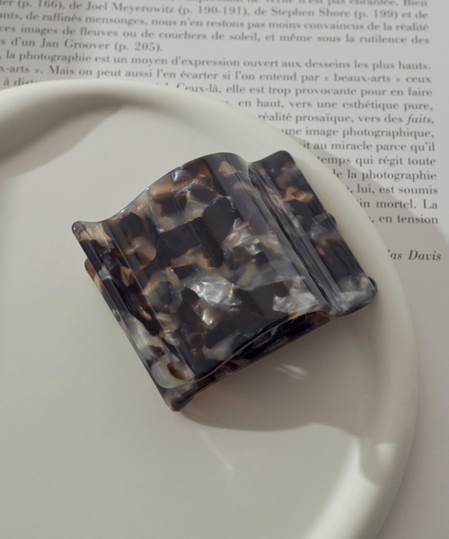 GOLDY（ゴールディ）の「ワイド ウェーブ アセチ ヘアー クリップ（バレッタ/ヘアクリップ・レディース・ブルー/パープル/オレンジ/マスタード/ブラウン/ライトグレー/ホワイト/ダークブラウン/グリーン/ブラック/チャコール/グレー・FREE）」の14枚目の写真