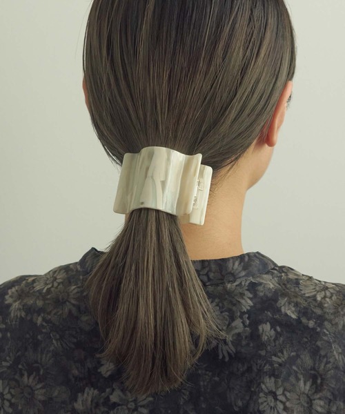 GOLDY（ゴールディ）の「ワイド ウェーブ アセチ ヘアー クリップ（バレッタ/ヘアクリップ・レディース・ブルー/パープル/オレンジ/マスタード/ブラウン/ライトグレー/ホワイト/ダークブラウン/グリーン/ブラック/チャコール/グレー・FREE）」の18枚目の写真