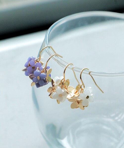 grove(グローブ)の「アジサイピアス(ピアス(両耳用)・レディース・ホワイト/ダークパープル・00)」の6枚目の写真