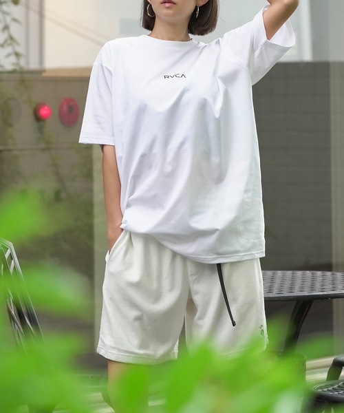 RVCA（ルーカ）の「RVCA メンズ 【AZUL】 DOUBLE RVCA SPLIT SS ラッシュガード 【2024年夏モデル】/ルーカアズールコラボワンポイントロゴバックプリント半袖Tシャツ（ラッシュガード・メンズ・ブラック/ホワイト・FREE）」の13枚目の写真