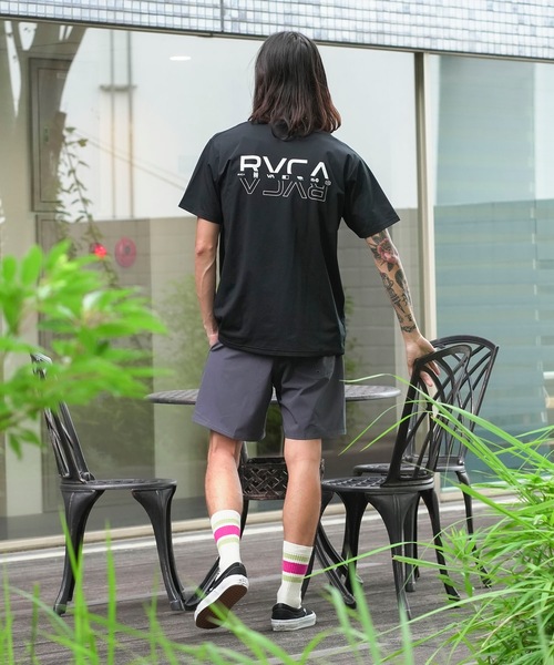 RVCA（ルーカ）の「RVCA メンズ 【AZUL】 DOUBLE RVCA SPLIT SS ラッシュガード 【2024年夏モデル】/ルーカアズールコラボワンポイントロゴバックプリント半袖Tシャツ（ラッシュガード・メンズ・ブラック/ホワイト・FREE）」の19枚目の写真