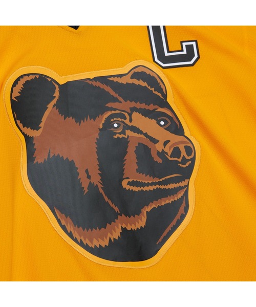 Mitchell&Ness（ミッチェル&ネス）の「Mitchell & Ness Blue Line Ray Bourque Boston Bruins Dark 1996 Jersey（ミッチェルアンドネス ブルー ライン レイ バーク ボストン ブルーインズ ダーク 1996 ジャージ）（Tシャツ/カットソー・メンズ・ゴールド・LARGE/MEDIUM）」の3枚目の写真