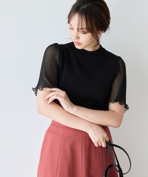 Andemiu(アンデミュウ)の「イソザイソデプリーツニット138786(ニット/セーター・レディース・ホワイト/ブラック/オレンジ/モカ・FREE)」の2枚目の写真