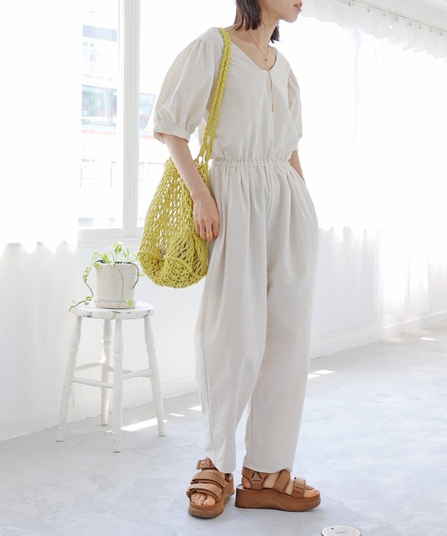 Crisp（クリスプ）の「Vネックパフスリーブオールインワン（つなぎ/オールインワン・レディース・アイボリー/キャメル・FREE）」の9枚目の写真