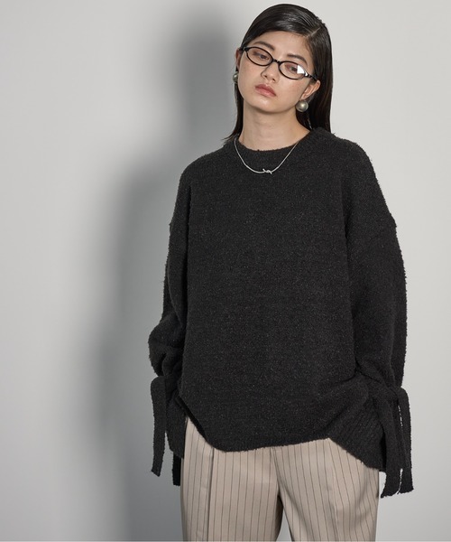 THE YOn(ザヨン)の「リボンカフルーズフィットブークレニットプルオーバー(ニット/セーター・レディース・アイボリー/ブラック/グレー・FREE)」の7枚目の写真