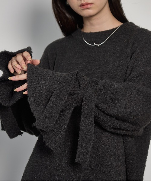 THE YOn(ザヨン)の「リボンカフルーズフィットブークレニットプルオーバー(ニット/セーター・レディース・アイボリー/ブラック/グレー・FREE)」の12枚目の写真