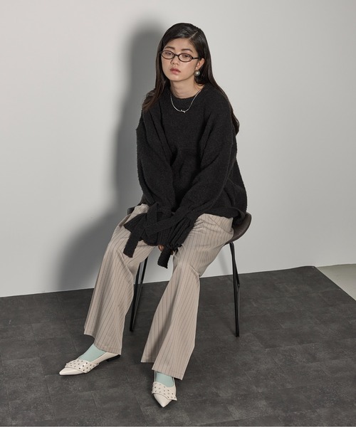 THE YOn(ザヨン)の「リボンカフルーズフィットブークレニットプルオーバー(ニット/セーター・レディース・アイボリー/ブラック/グレー・FREE)」の17枚目の写真