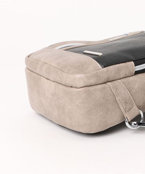 TAKA-Q（タカキュー）の「【両掛け仕様】タカキュー カラーコンビ ボディバッグ（ボディバッグ/ウエストポーチ・メンズ・ブラック/キャメル/ネイビー・FREE）」の5枚目の写真