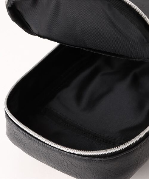 TAKA-Q（タカキュー）の「【両掛け仕様】タカキュー カラーコンビ ボディバッグ（ボディバッグ/ウエストポーチ・メンズ・ブラック/キャメル/ネイビー・FREE）」の6枚目の写真