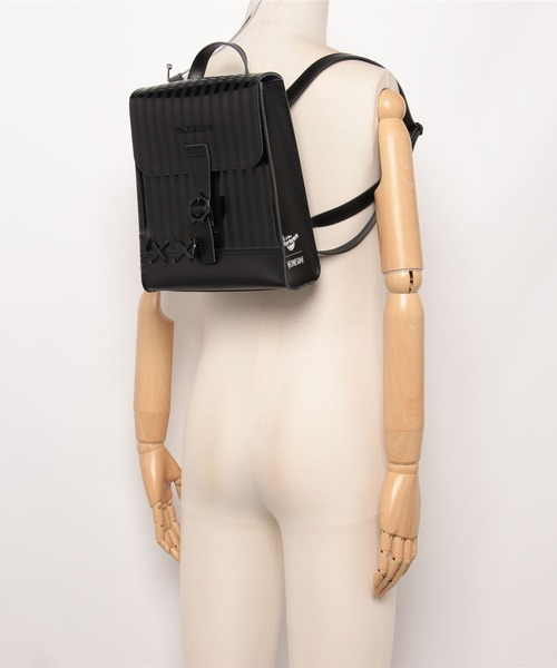 Dr.Martens ウェンズデーコラボ ミニバックパック WEDNESDAY LEATHER MINI BACKPACK in Black | Dr. Martens