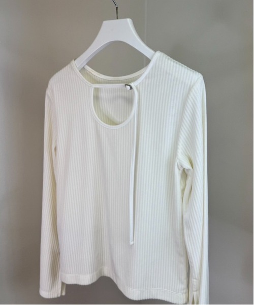 Amiur(エミレ)の「corduroy back open design tops / コーデュロイバックオープンデザイントップス(Tシャツ/カットソー・レディース・アイボリー/カーキ・FREE)」の7枚目の写真