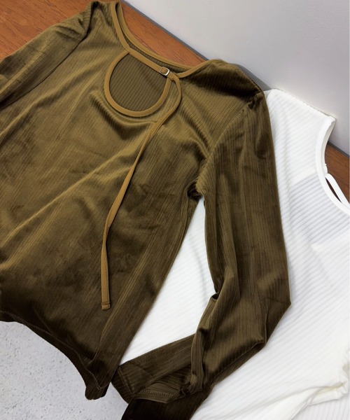Amiur(エミレ)の「corduroy back open design tops / コーデュロイバックオープンデザイントップス(Tシャツ/カットソー・レディース・アイボリー/カーキ・FREE)」の9枚目の写真