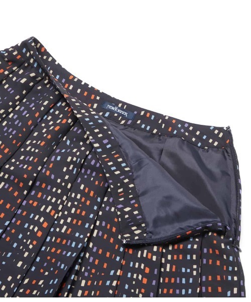 NEWYORKER(ニューヨーカー)の「イルミネーション&チェックパネルプリント プリーツスカート(スカート・レディース・ネイビー・9号/11号)」の7枚目の写真