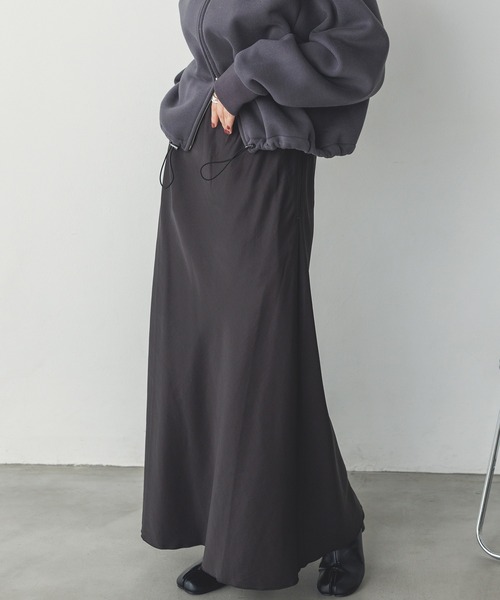 hunch（ハンチ）の「ビンテージサテン セミフレアスカート（スカート・レディース・アイボリー/オリーブ/スミクロ・FREE）」の2枚目の写真