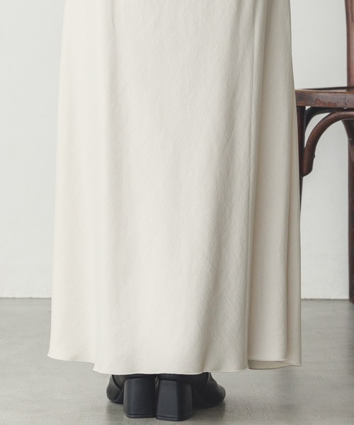 hunch（ハンチ）の「ビンテージサテン セミフレアスカート（スカート・レディース・アイボリー/オリーブ/スミクロ・FREE）」の12枚目の写真