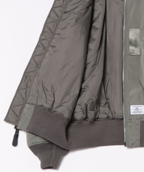 Alpha Industries（アルファインダストリーズ）の「【ALPHA】ライトポリエステル MA-1（MA-1・メンズ・カーキブラウン/ブラック・M/L/XL）」の4枚目の写真