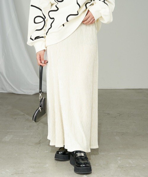 RAY CASSIN（レイカズン）の「【伸縮性あり】ベロアフレアスカート（スカート・レディース・ブラウン/ブラック/ベージュ・FREE）」の3枚目の写真