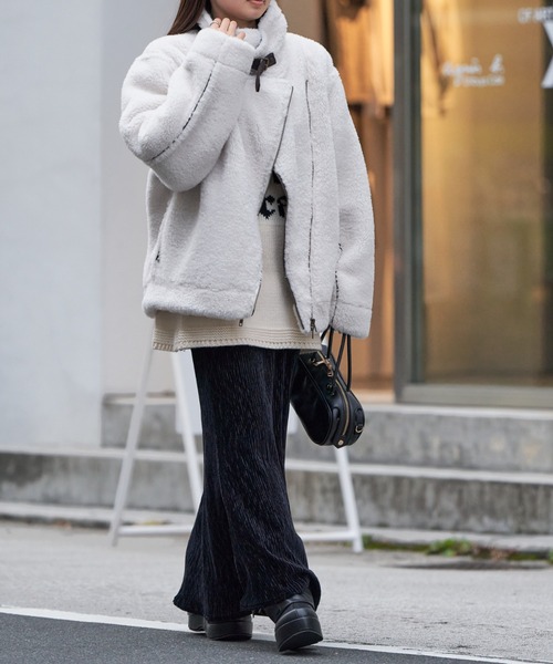 RAY CASSIN（レイカズン）の「【伸縮性あり】ベロアフレアスカート（スカート・レディース・ブラウン/ブラック/ベージュ・FREE）」の4枚目の写真