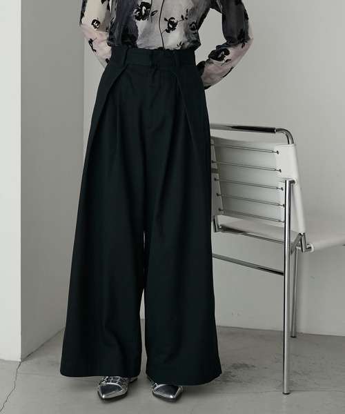 forksy.(フォルクシー)の「【forksy.】スーパーワイド タックバギーチノパンツ(チノパンツ・レディース・グレー/ブラック/ベージュ・L/M)」の4枚目の写真