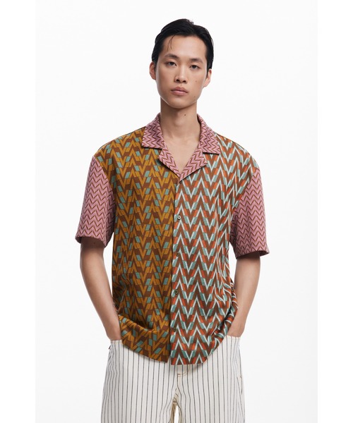 Desigual(デシグアル)の「JOSE マルチジグザグパターンシャツ(シャツ/ブラウス・メンズ・ブラウン・XXL/XL/L/M/S)」の2枚目の写真