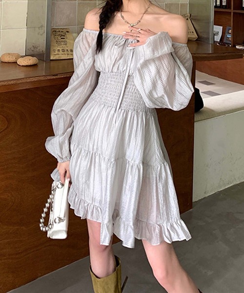 aimoha(アイモハ)の「オフショルダーシフォンワンピース (SS)(ワンピース・レディース・グレー・LARGE/MEDIUM/SMALL)」の4枚目の写真