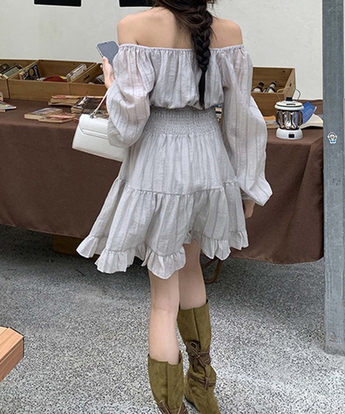 aimoha(アイモハ)の「オフショルダーシフォンワンピース (SS)(ワンピース・レディース・グレー・LARGE/MEDIUM/SMALL)」の13枚目の写真