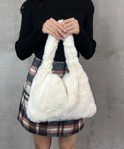 ｔｏｌｅｎｅ（トレネ）の「フェイクファー ワンハンドル ミニバッグ ハンドバッグ（ハンドバッグ・レディース・ブラック/ホワイト・ONE SIZE）」の3枚目の写真