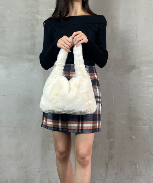 ｔｏｌｅｎｅ（トレネ）の「フェイクファー ワンハンドル ミニバッグ ハンドバッグ（ハンドバッグ・レディース・ブラック/ホワイト・ONE SIZE）」の8枚目の写真