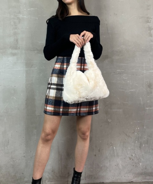 ｔｏｌｅｎｅ（トレネ）の「フェイクファー ワンハンドル ミニバッグ ハンドバッグ（ハンドバッグ・レディース・ブラック/ホワイト・ONE SIZE）」の9枚目の写真