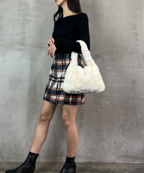 ｔｏｌｅｎｅ（トレネ）の「フェイクファー ワンハンドル ミニバッグ ハンドバッグ（ハンドバッグ・レディース・ブラック/ホワイト・ONE SIZE）」の12枚目の写真