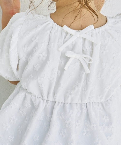 pairmanon(ペアマノン)の「バックリボン ジャガード花柄ブラウス(シャツ/ブラウス・キッズ・ブラック/ベージュ/ホワイト・130/100/120/110/150/90/140)」の4枚目の写真