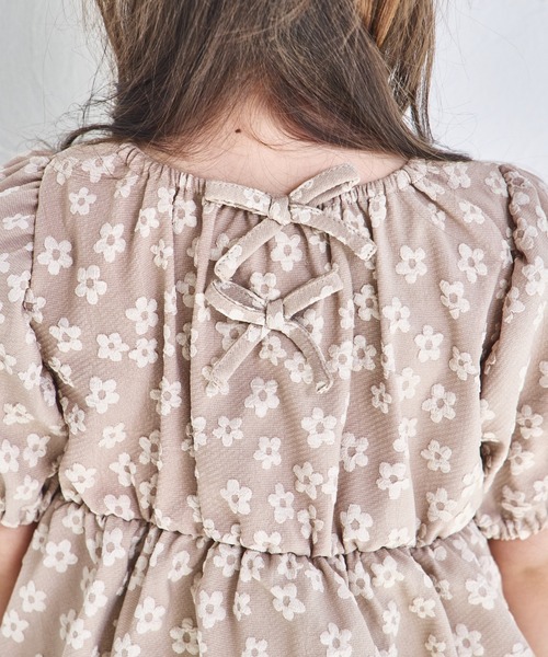 pairmanon(ペアマノン)の「バックリボン ジャガード花柄ブラウス(シャツ/ブラウス・キッズ・ブラック/ベージュ/ホワイト・130/100/120/110/150/90/140)」の8枚目の写真