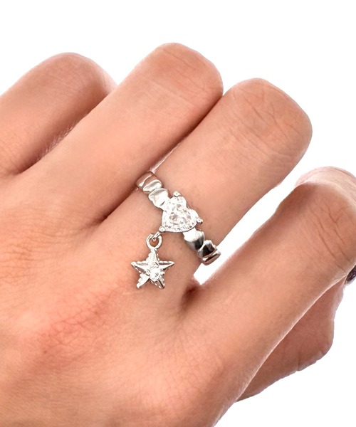 KONVINI(コンビニ)の「【Ammimajus】ハートスイングスターリング(ピアス(両耳用)・レディース・シルバー・ONE SIZE)」の1枚目の写真