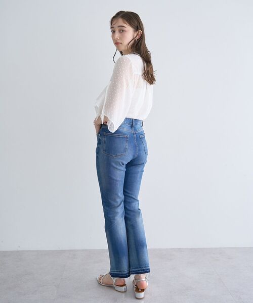 YECCA VECCA（イェッカヴェッカ）の「カットオフスリムストレートデニムパンツ（デニムパンツ・レディース・インディゴブルー/ダークインディゴブルー・S/M/L）」の13枚目の写真